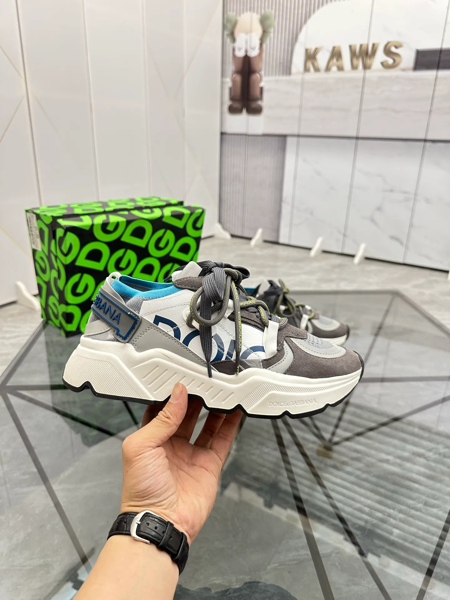 Men's shoes: 💰P520¥ Product trademark: DG "Dolce & Gabbana*" low-top casual shoes Regular size: 35-45 (can be customized to 46.) Product materials: Upper imported cowhide stitched with original fabric, breathable lining, original outsole. Number: 803